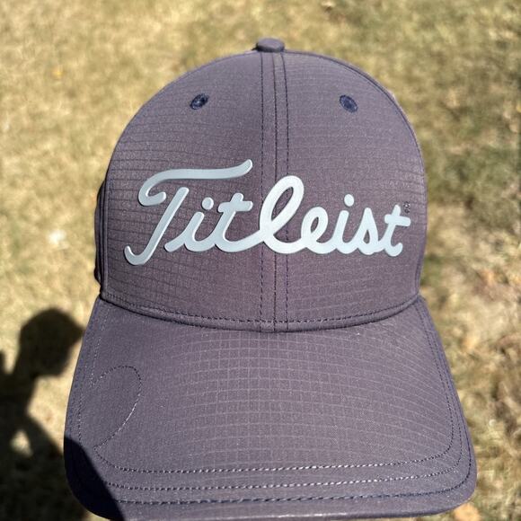Titleist golf hat with magnet holder adjustable - Picture 1 of 6